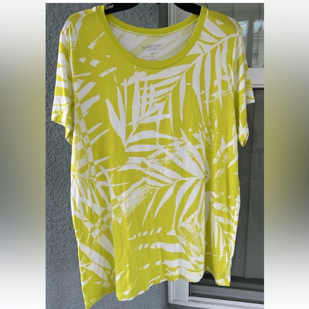 Torrid Super Soft Stretchy Knit Tropical Pattern Top Size 2/Size 2X